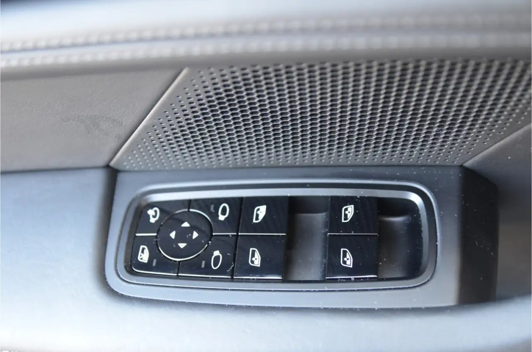 Porsche Taycan 4S - foto 27