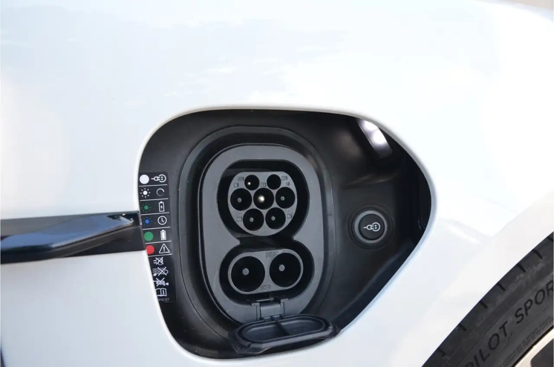 Porsche Taycan 4S - foto 31