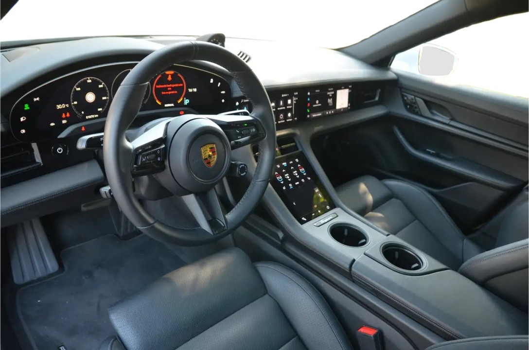 Porsche Taycan 4S - foto 8