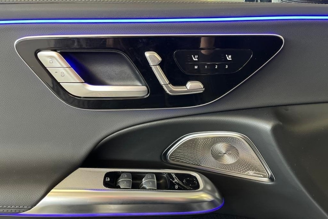 Mercedes-Benz E 300de 4MATIC AMG Line - foto 16