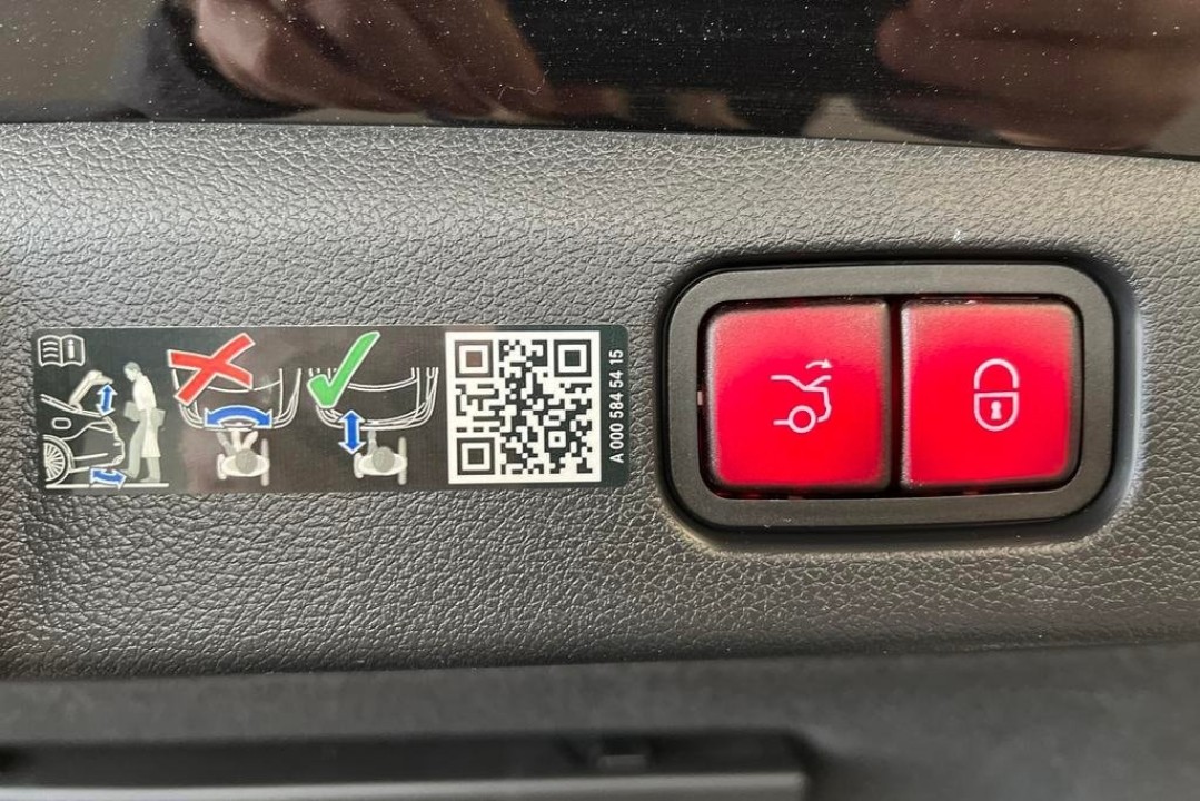 Mercedes-Benz E 300de 4MATIC AMG Line - foto 15