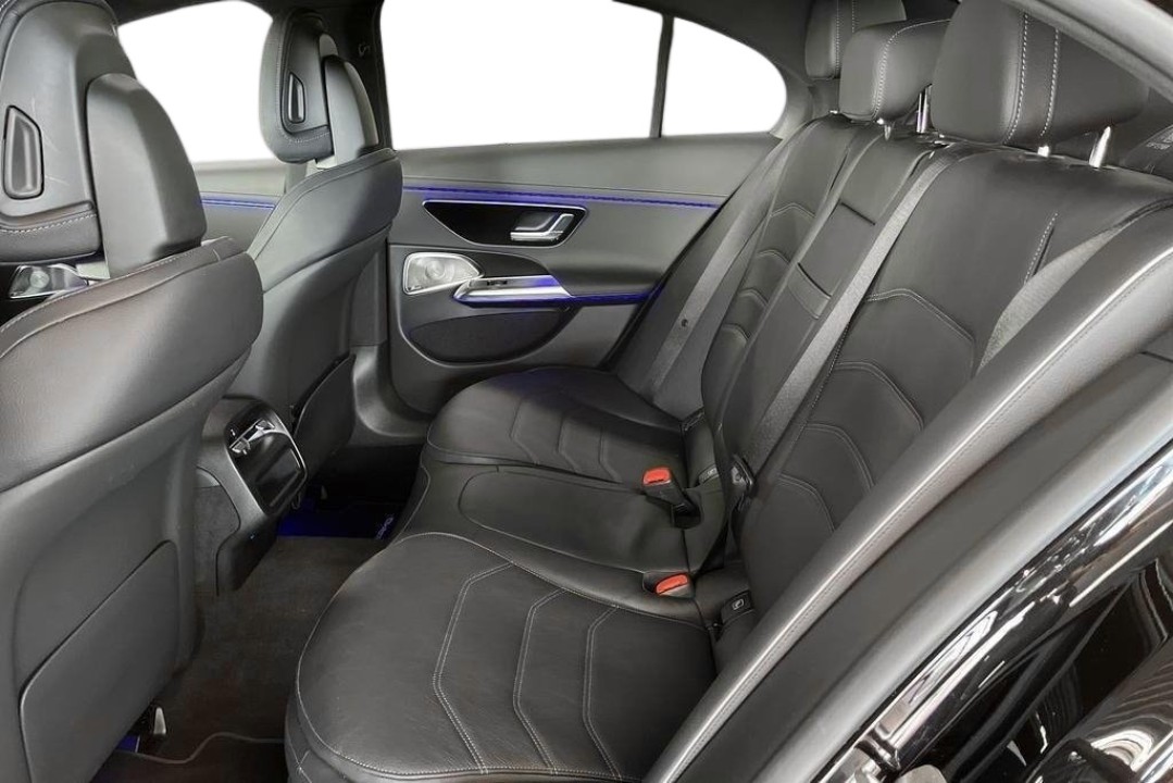 Mercedes-Benz E 300de 4MATIC AMG Line - foto 8