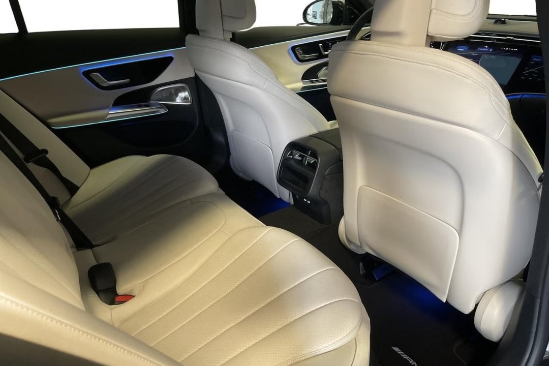 Mercedes-Benz E 300de 4MATIC AMG Line - foto 15