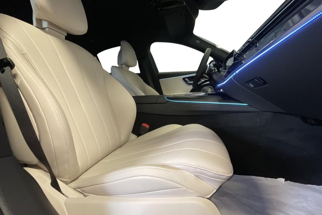 Mercedes-Benz E 300de 4MATIC AMG Line - foto 11