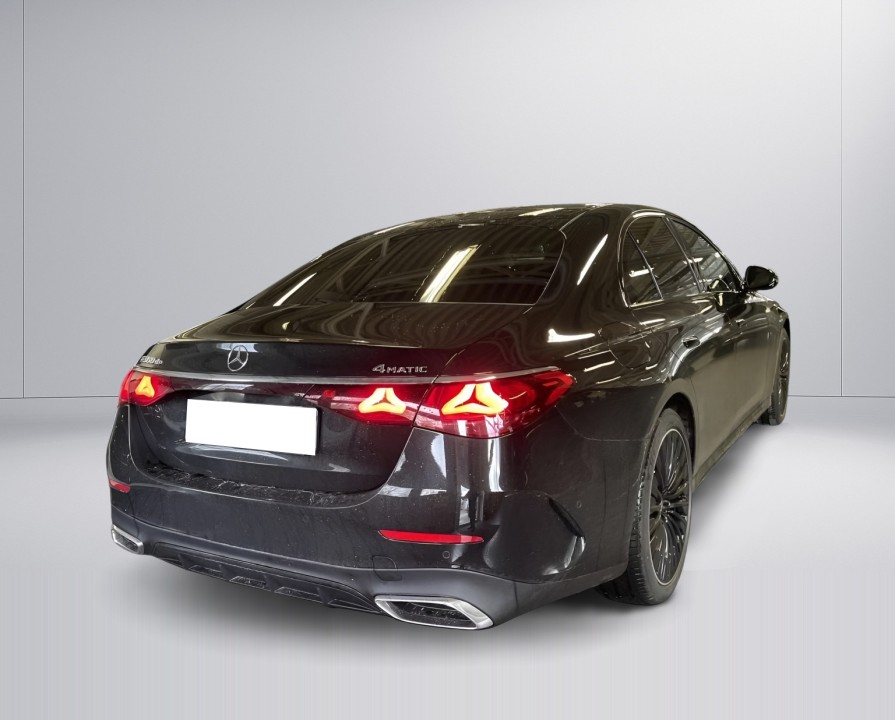 Mercedes-Benz E 300de 4MATIC AMG Line (2)