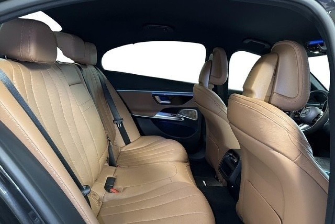 Mercedes-Benz E 300de 4MATIC AMG Line - foto 8