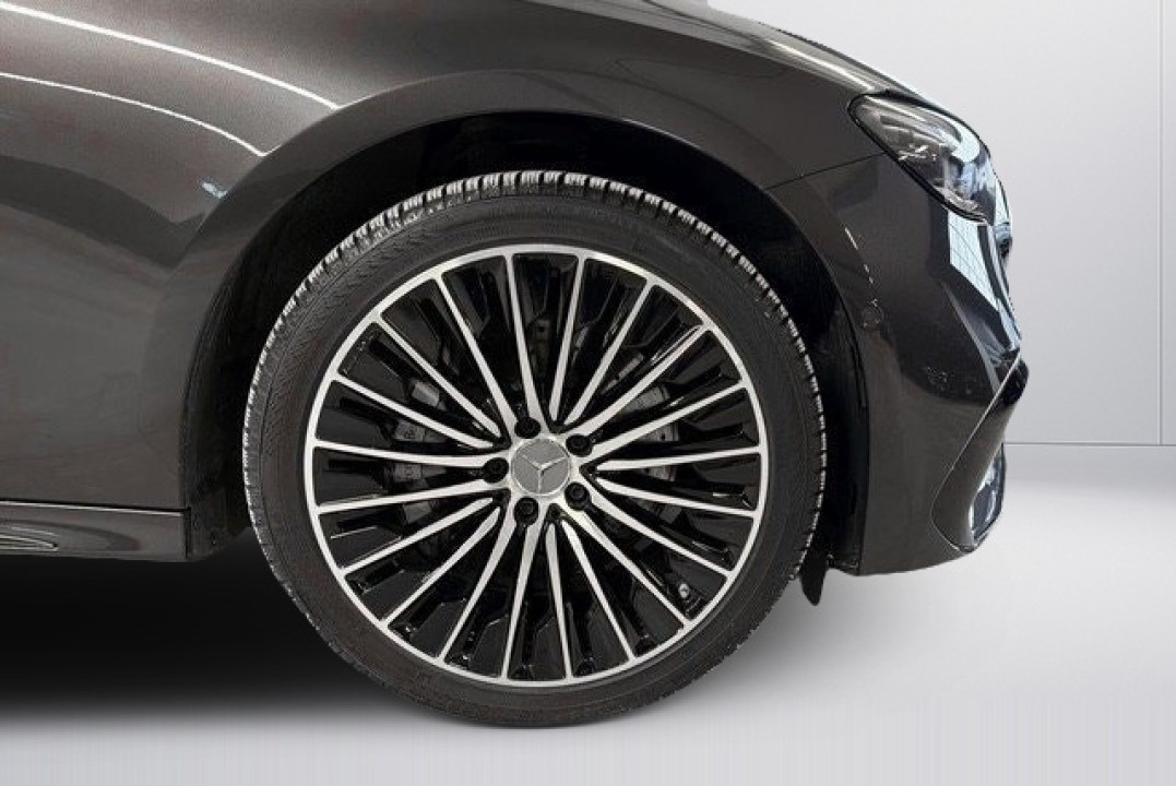 Mercedes-Benz E 300de 4MATIC AMG Line - foto 12