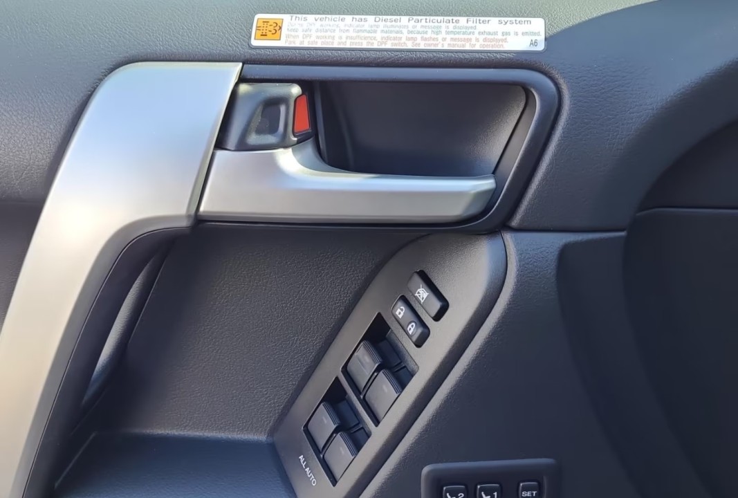 Toyota Land Cruiser - foto 12