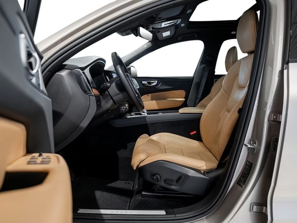 Volvo XC 60 B4 Ultimate Dark - foto 7