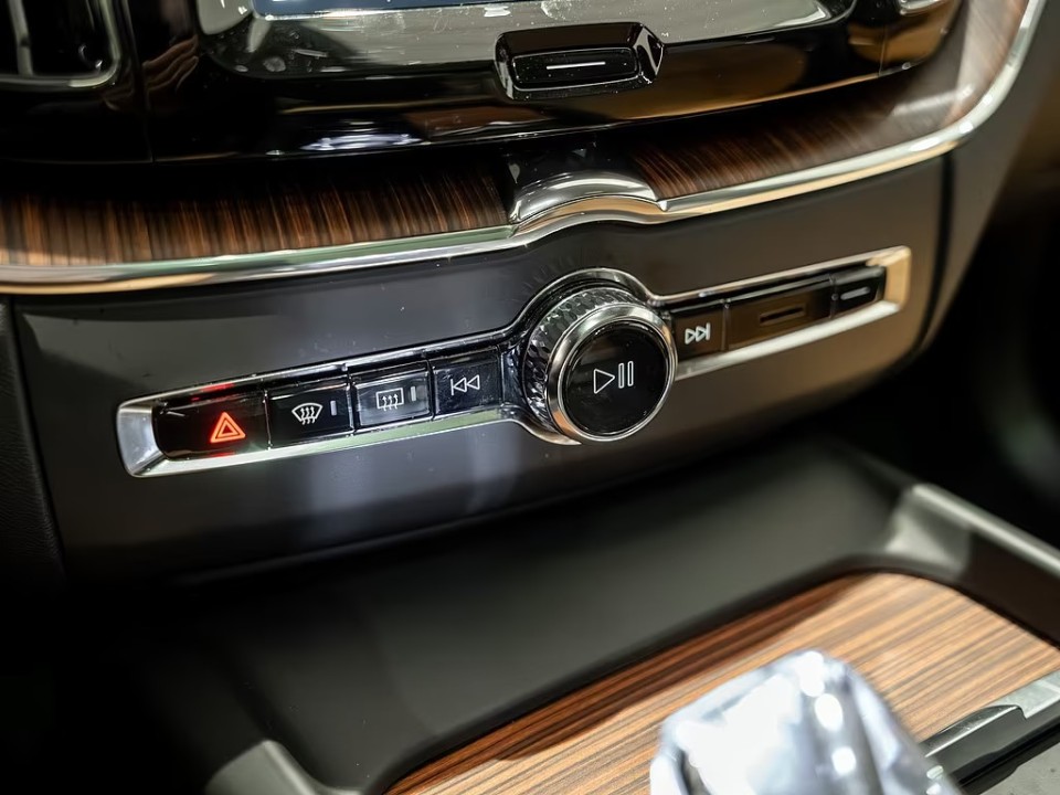 Volvo XC 60 B4 Ultimate Dark - foto 11