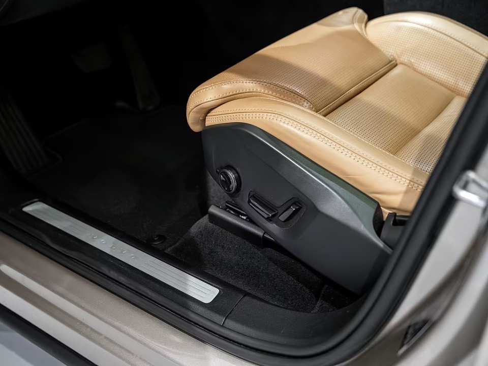 Volvo XC 60 B4 Ultimate Dark - foto 22