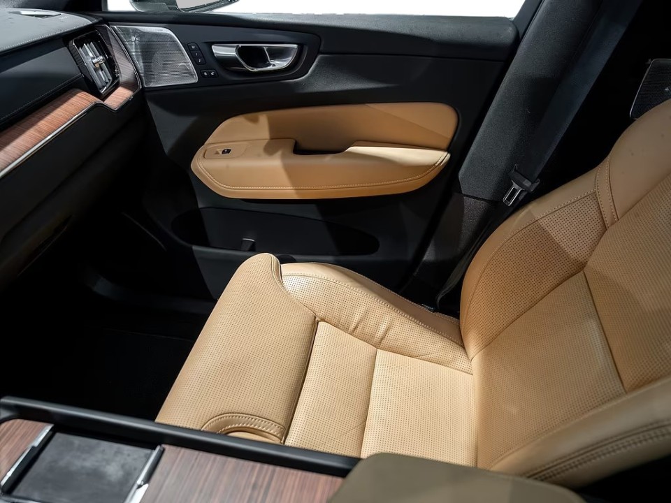 Volvo XC 60 B4 Ultimate Dark - foto 19