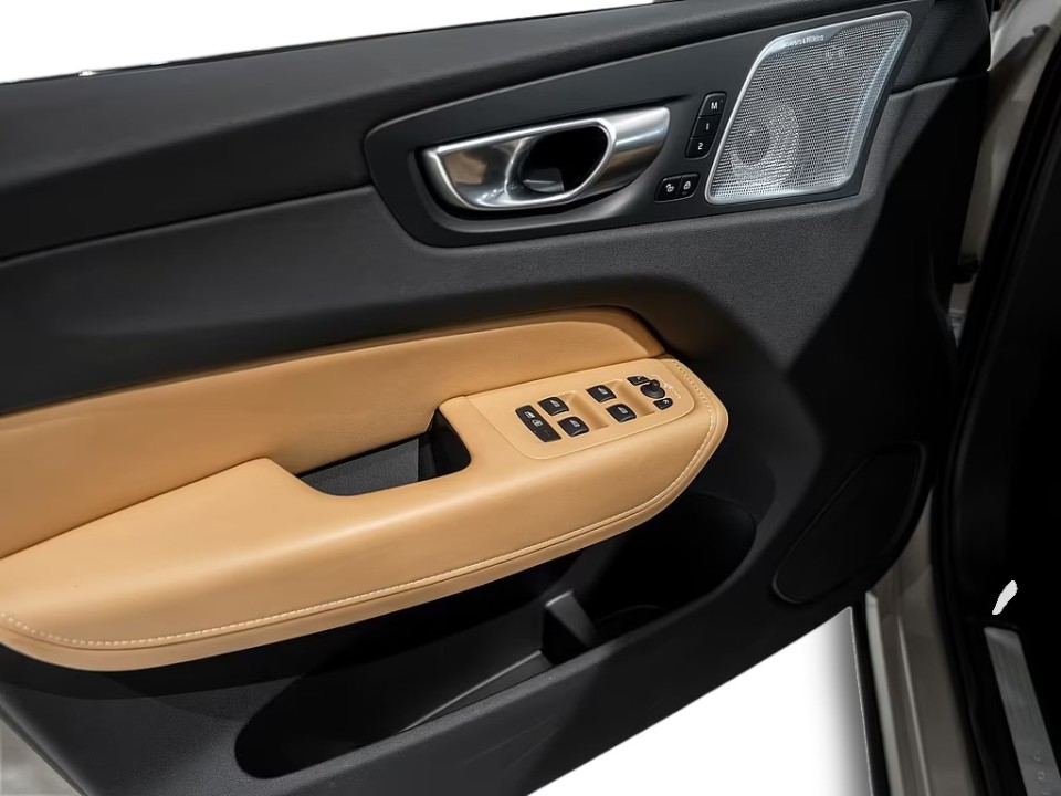 Volvo XC 60 B4 Ultimate Dark - foto 21