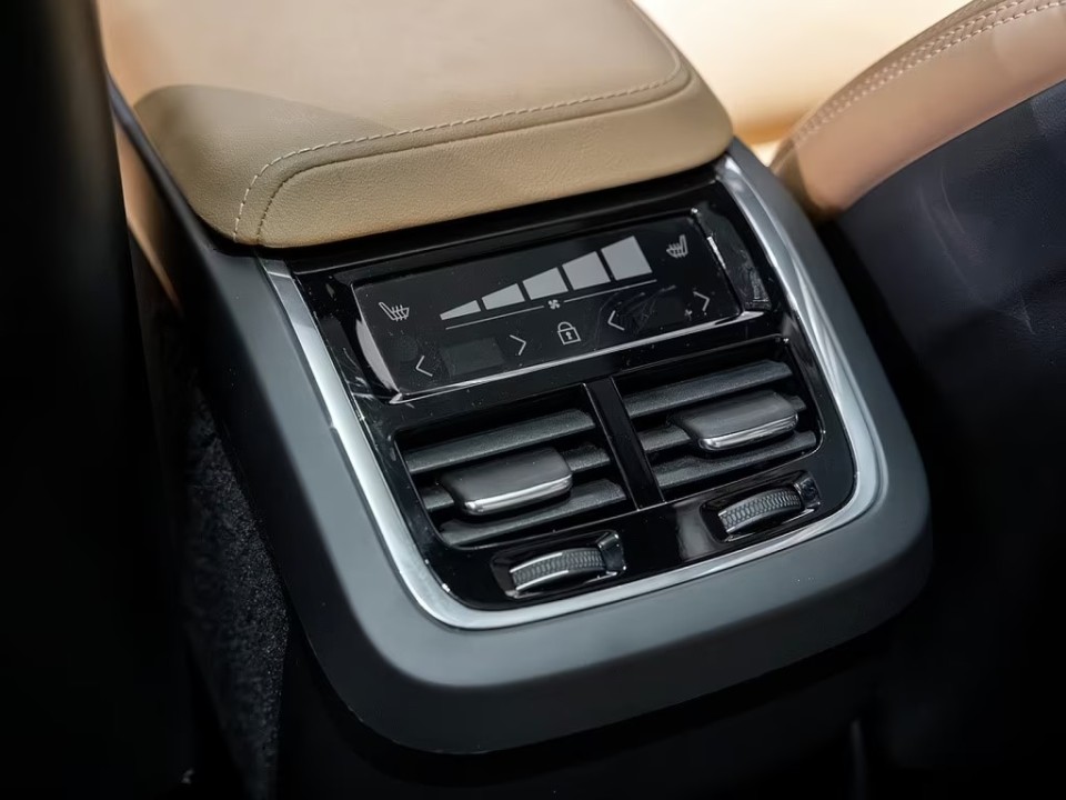 Volvo XC 60 B4 Ultimate Dark - foto 18