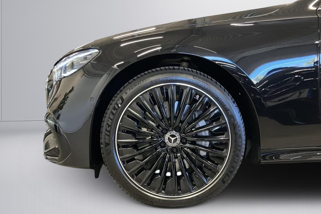 Mercedes-Benz E 400e 4MATIC - foto 28