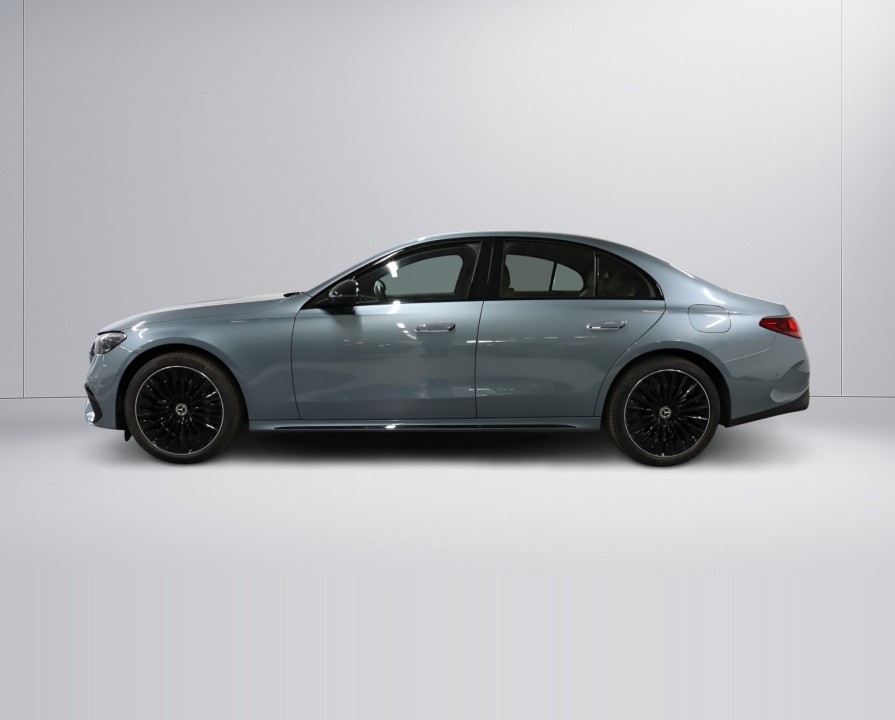 Mercedes-Benz E 300e 4MATIC AMG (3)