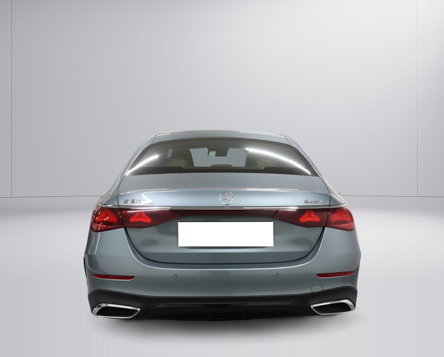 Mercedes-Benz E 300e 4MATIC AMG (5)