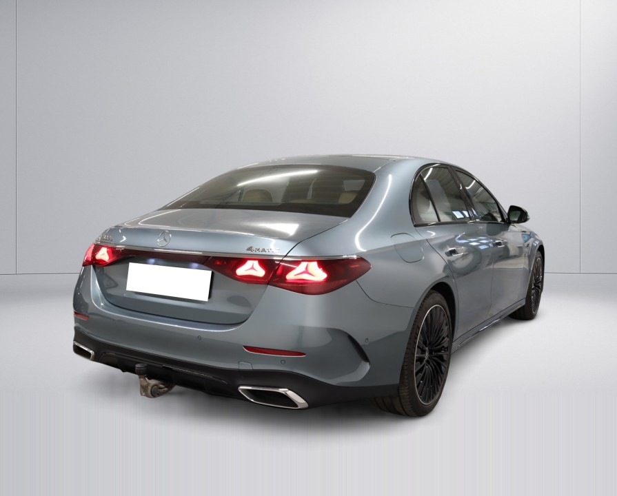 Mercedes-Benz E 300e 4MATIC AMG - foto 6