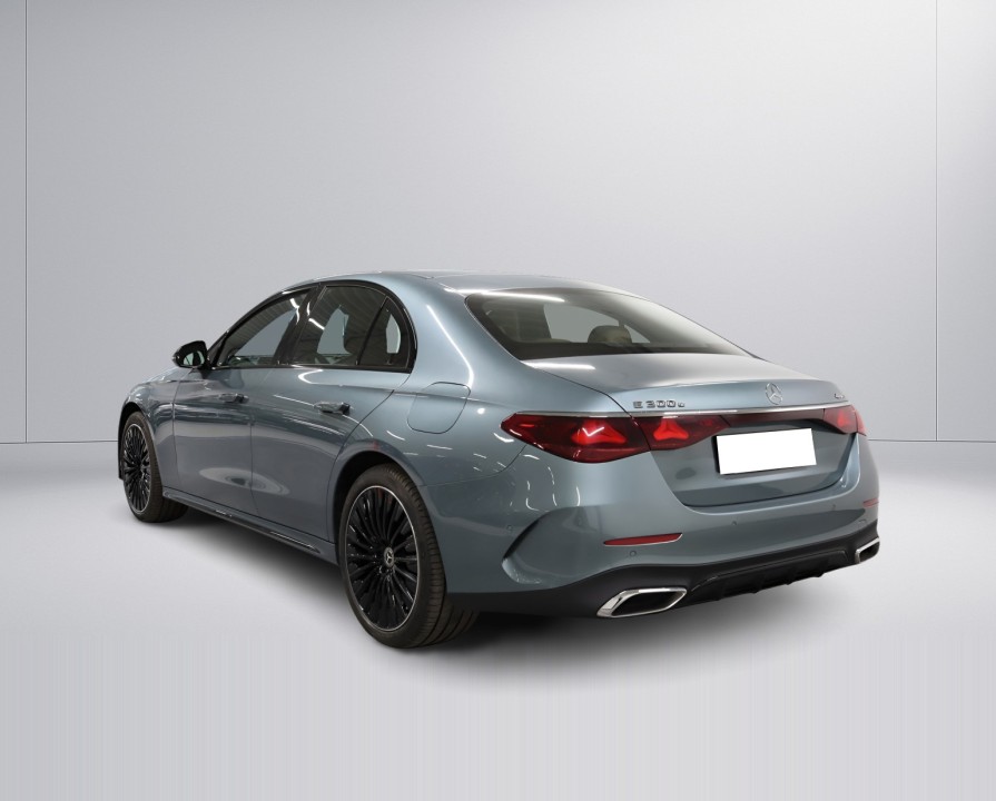 Mercedes-Benz E 300e 4MATIC AMG (4)
