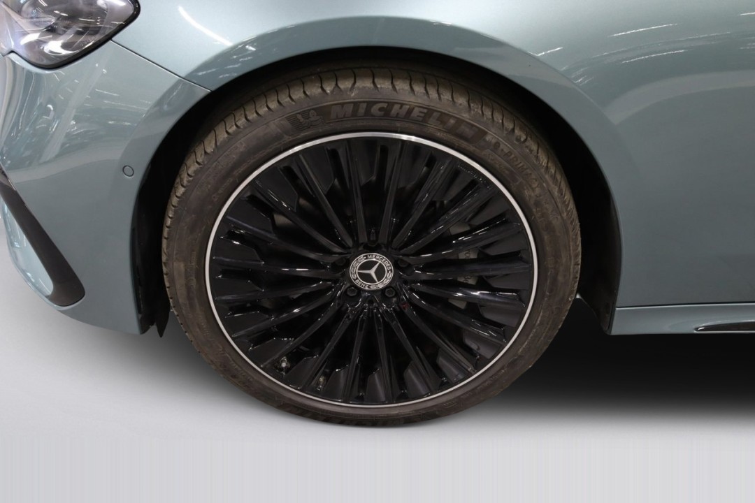 Mercedes-Benz E 300e 4MATIC AMG - foto 20