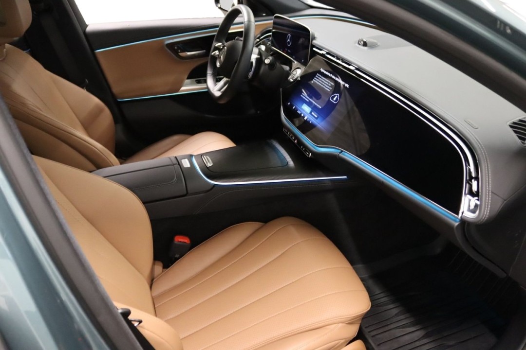 Mercedes-Benz E 300e 4MATIC AMG - foto 10