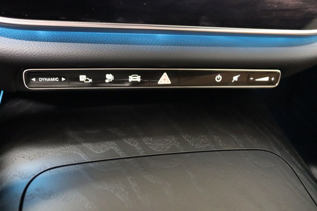 Mercedes-Benz E 300e 4MATIC AMG - foto 13