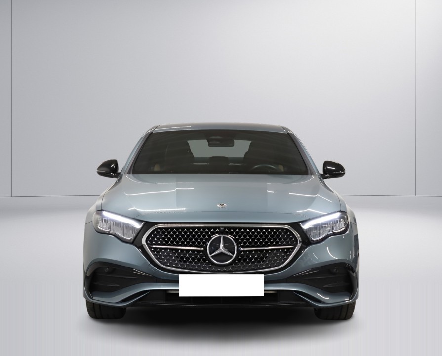 Mercedes-Benz E 300e 4MATIC AMG (2)