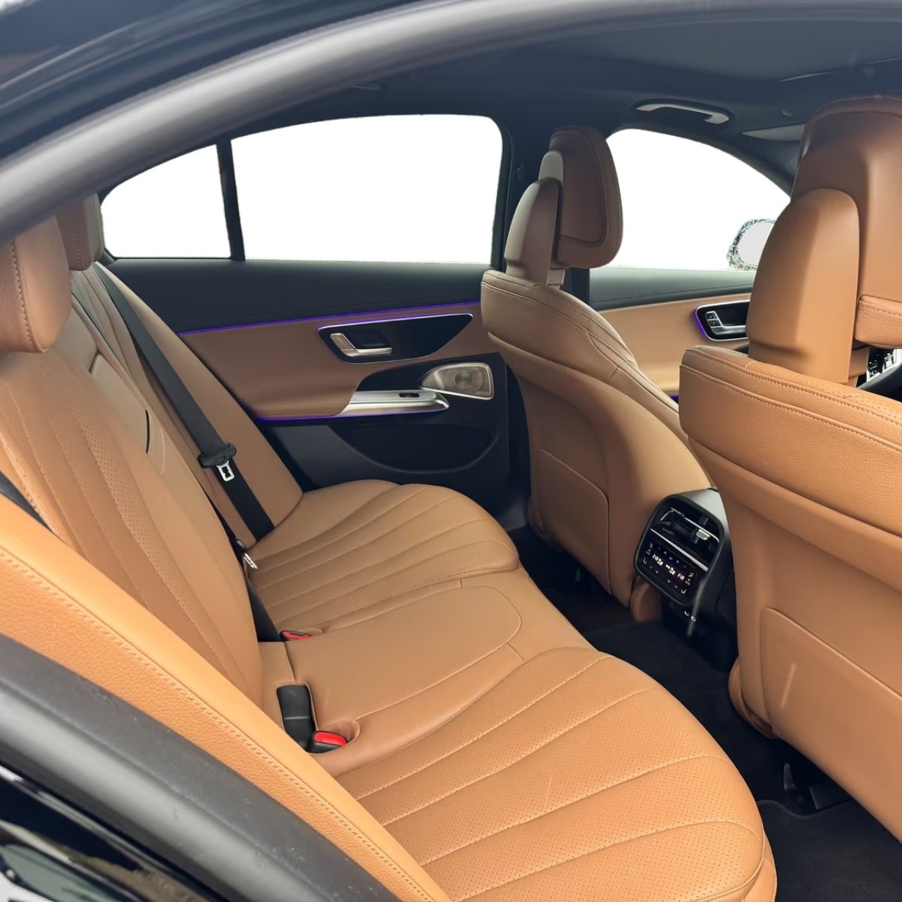 Mercedes-Benz E 200 AMG - foto 9