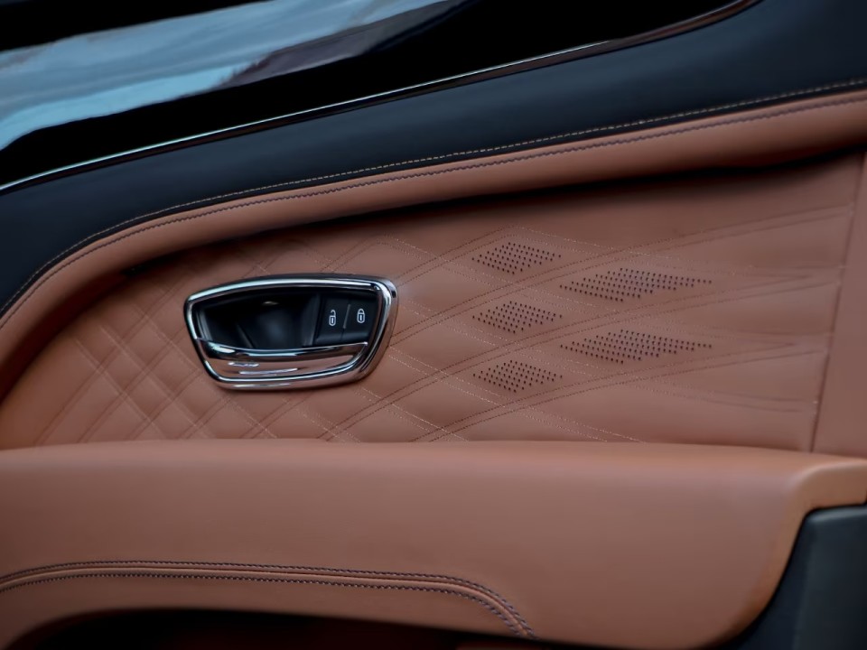 Bentley Bentayga - foto 22