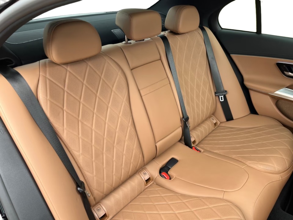 Mercedes-Benz E 200 AMG - foto 16