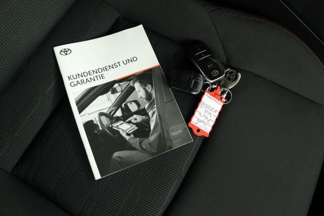 Toyota RAV4 - foto 17