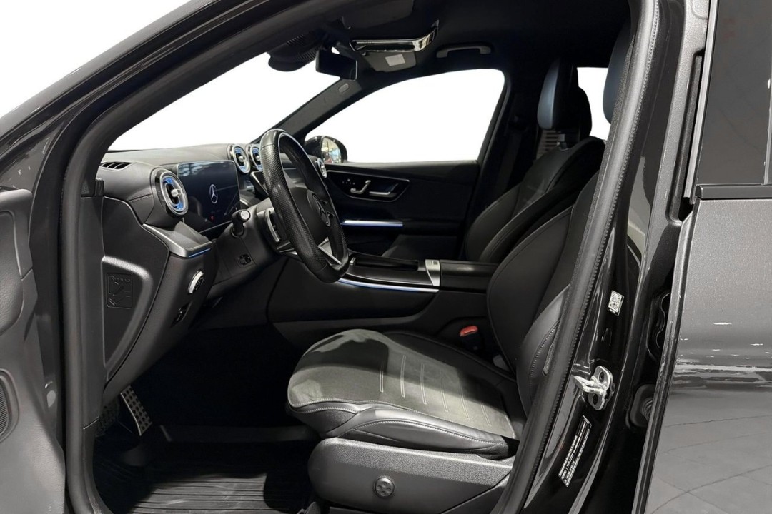 Mercedes-Benz GLC 300e 4MATIC AMG (5)