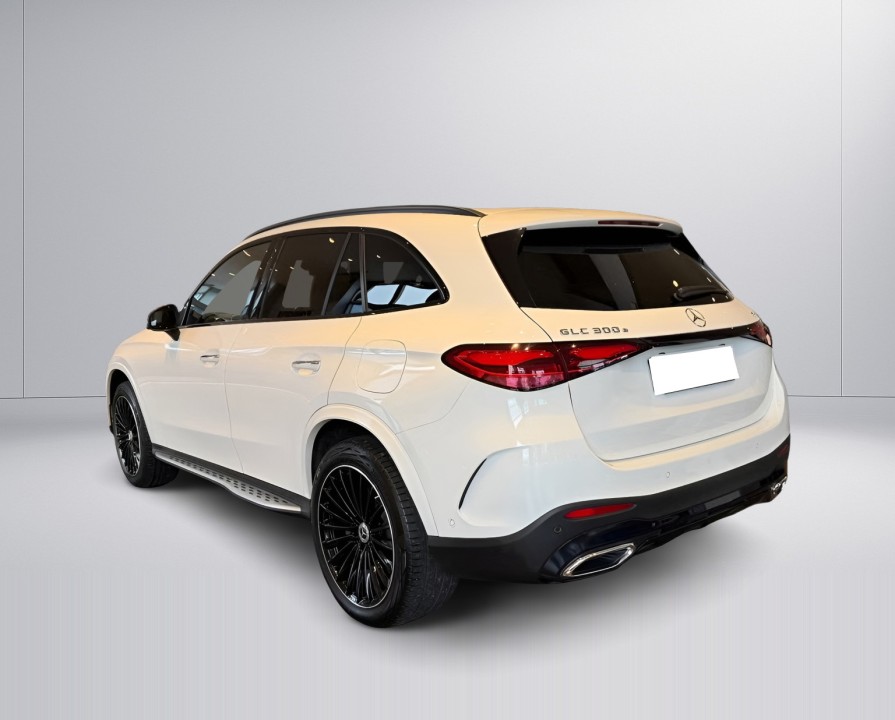 Mercedes-Benz GLC 300e 4MATIC AMG (3)