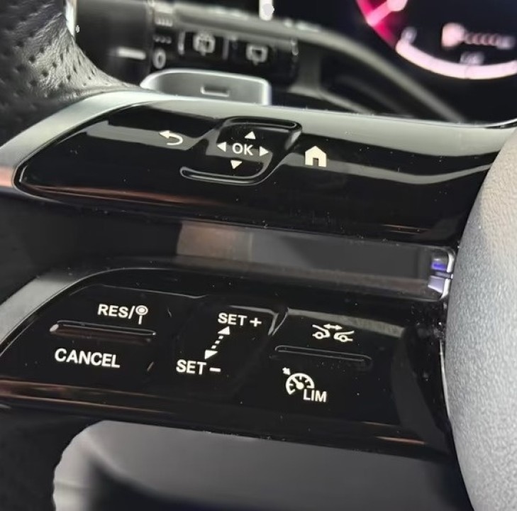 Mercedes-Benz GLC 200 4MATIC AMG - foto 11