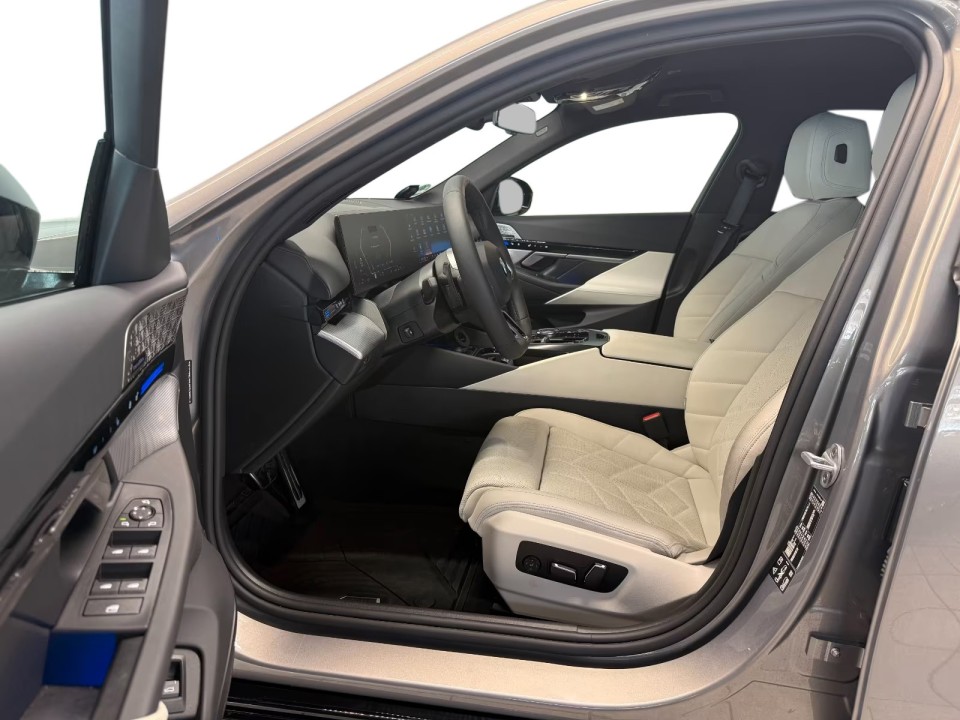 BMW Seria 5 540d xDrive M-Sport (5)