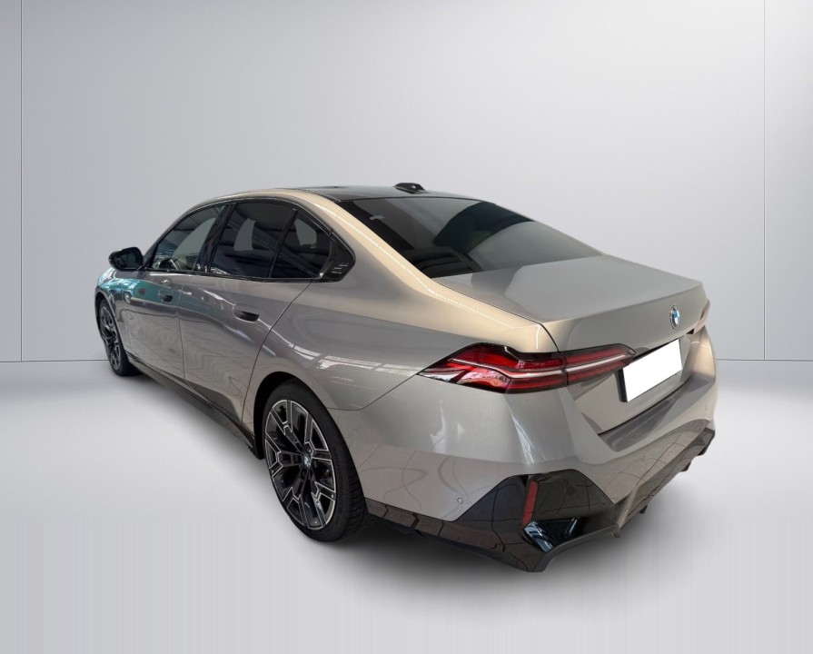 BMW Seria 5 540d xDrive M-Sport (3)