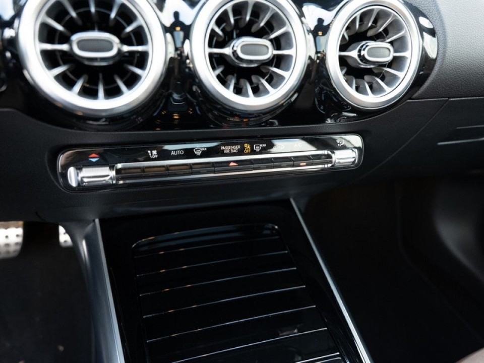 Mercedes-Benz GLA 220d 4MATIC AMG Line - foto 15