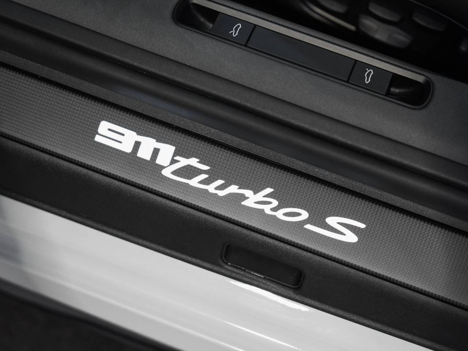 Porsche 911 Turbo S - foto 32