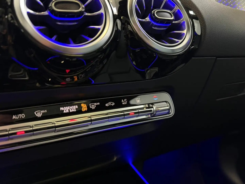 Mercedes-Benz GLA 220d 4MATIC AMG - foto 14