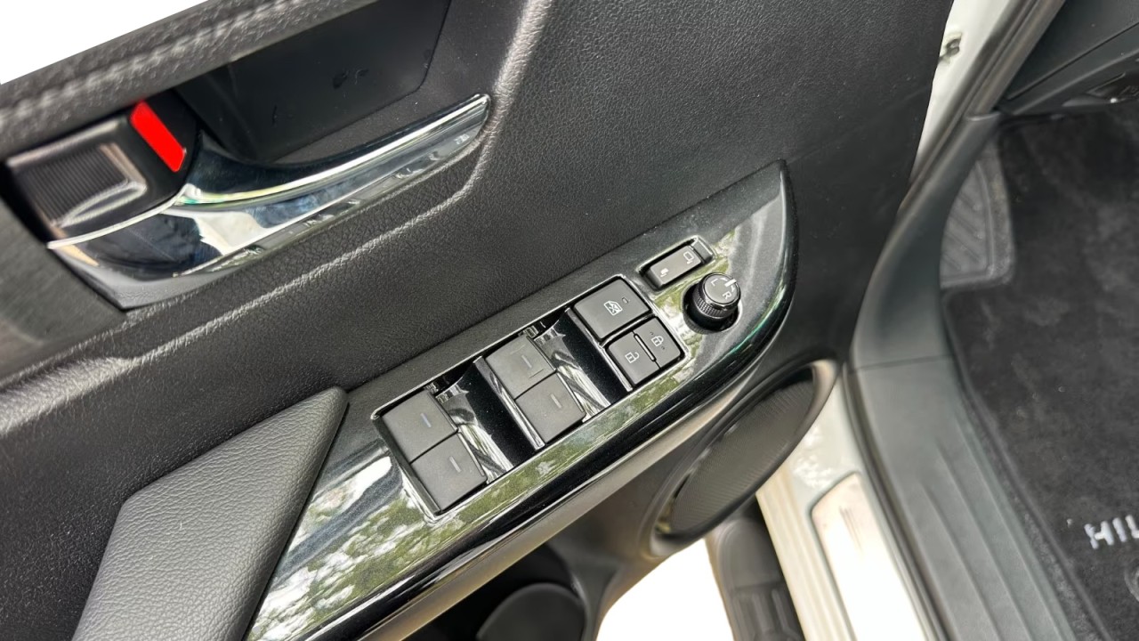 Toyota Hilux Invincible - foto 22