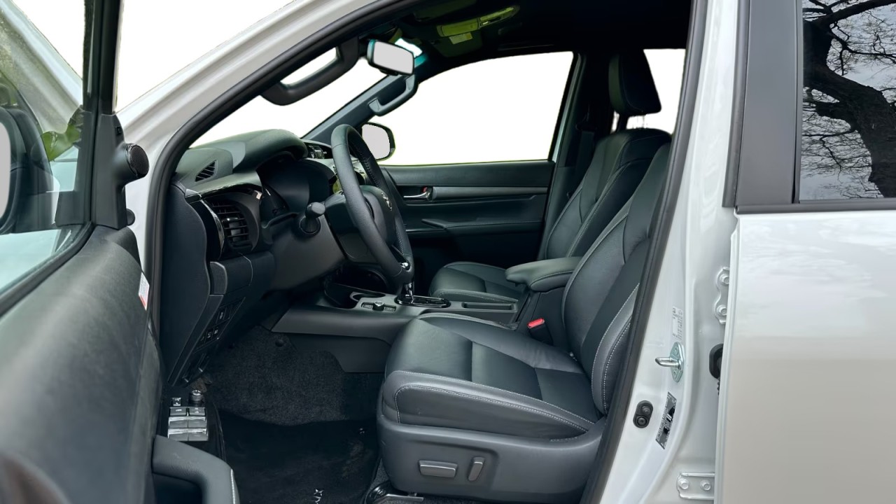 Toyota Hilux Invincible - foto 10