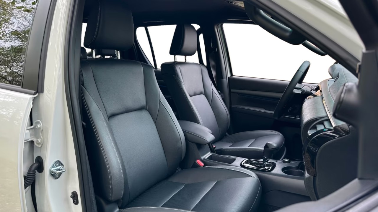 Toyota Hilux Invincible - foto 12