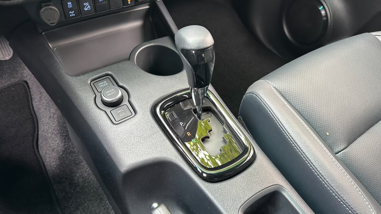 Toyota Hilux Invincible - foto 18