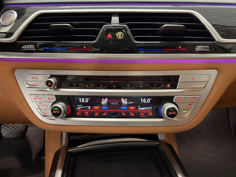 BMW Seria 7 xDrive740d - foto 14