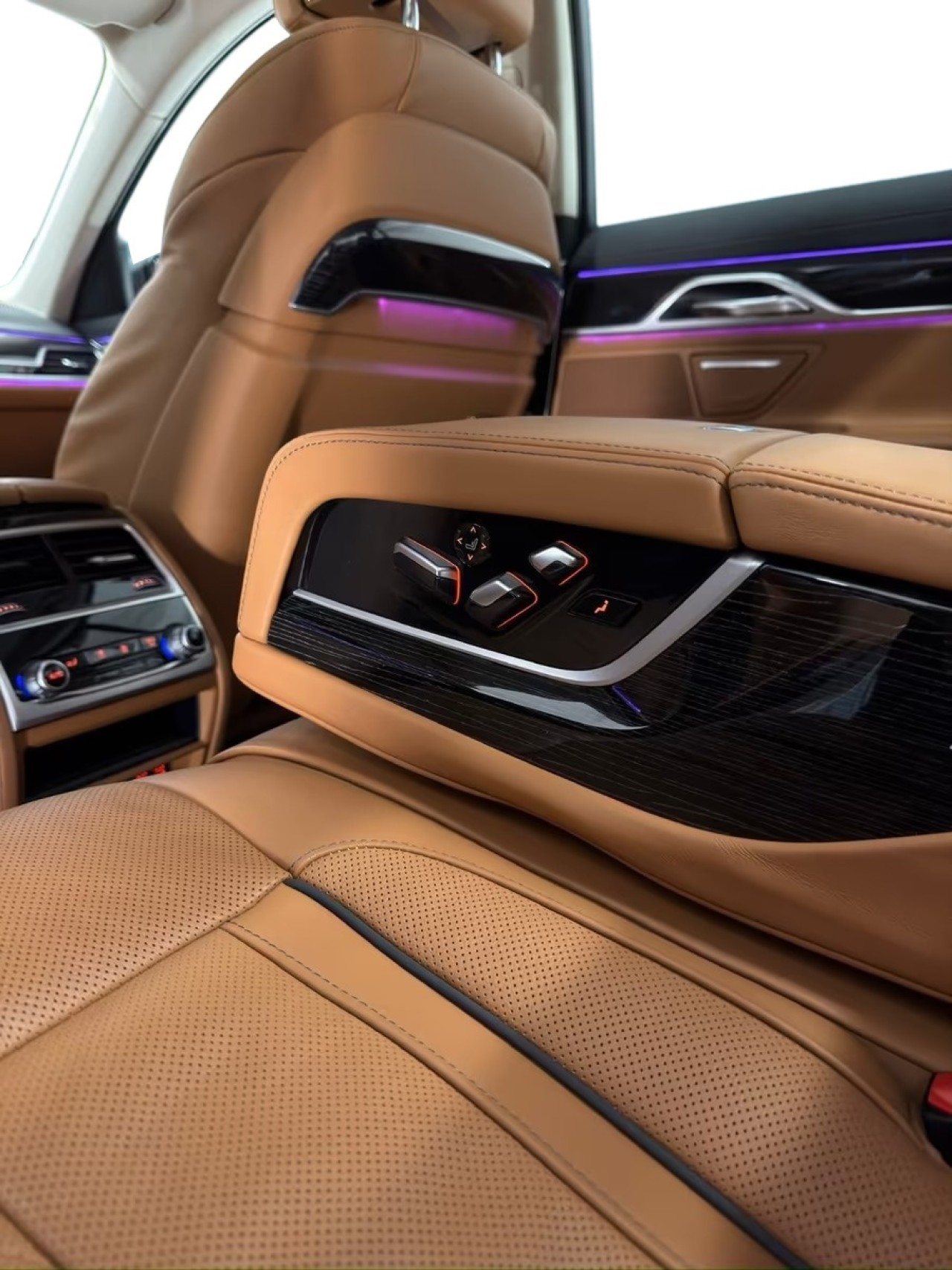 BMW Seria 7 xDrive740d - foto 22