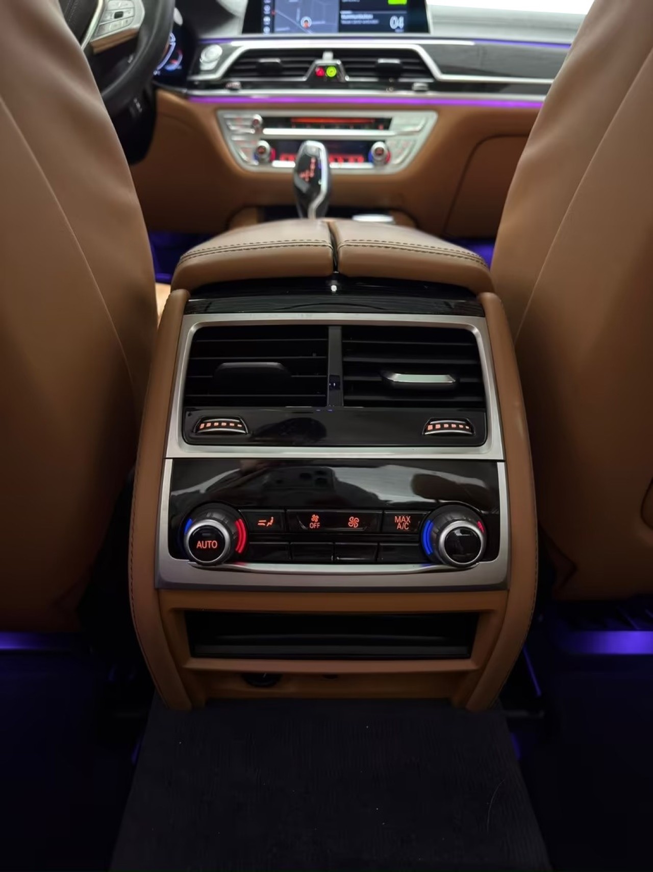 BMW Seria 7 xDrive740d - foto 18