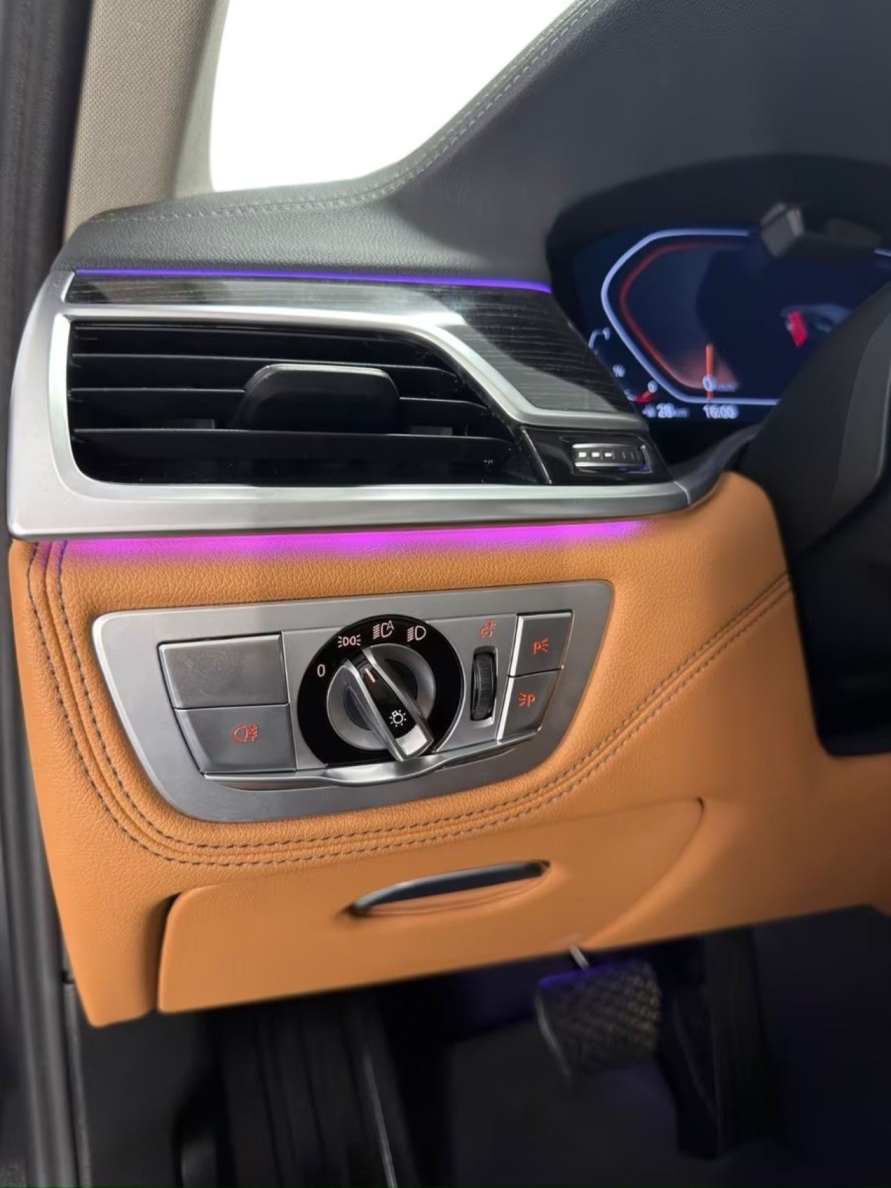 BMW Seria 7 xDrive740d - foto 16