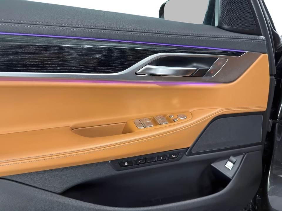 BMW Seria 7 xDrive740d - foto 23