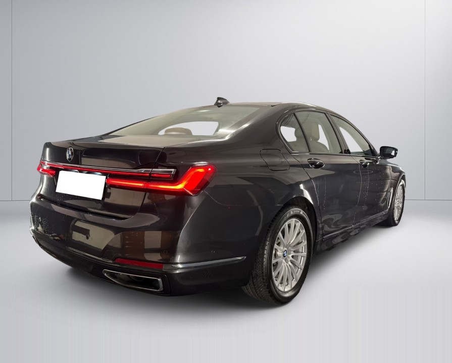 BMW Seria 7 xDrive740d (2)