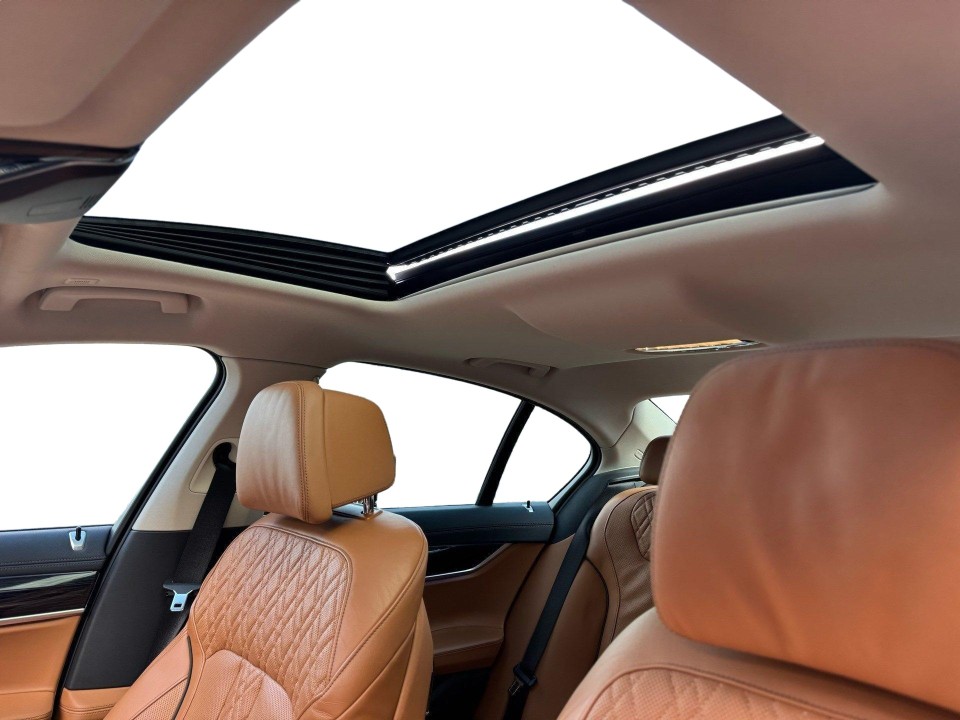 BMW Seria 7 xDrive740d - foto 18